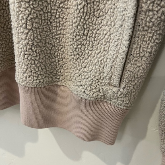 Abercrombie & Fitch Women’s Sherpa 3/4 Zip Sweater Cream size Medium - Picture 4 of 7